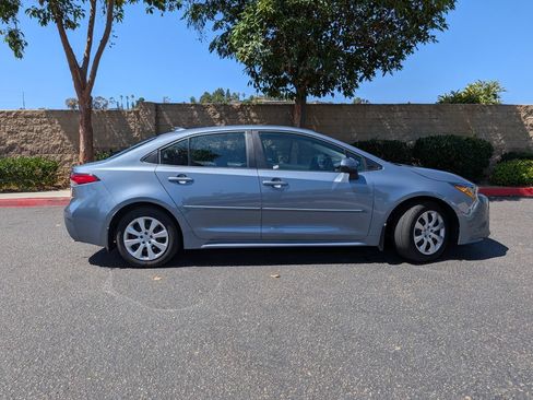 Used 2020 Toyota Camry LE w/ Carpet Mat Package FWD image 9