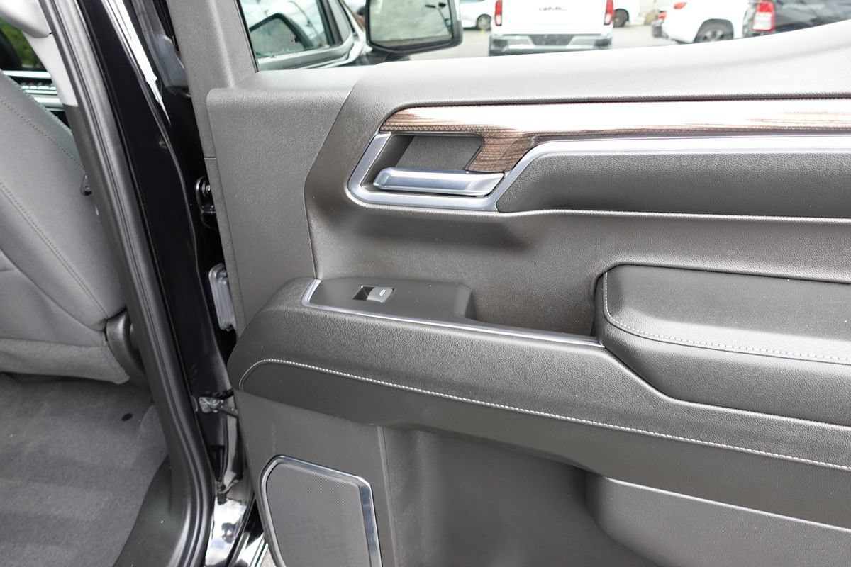 Used 2024 Chevrolet Silverado 1500 LT AWD/4WD image 26