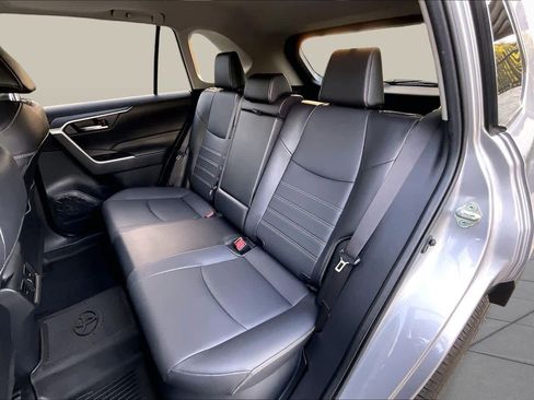 Used 2023 Toyota RAV4 XLE Premium image 18