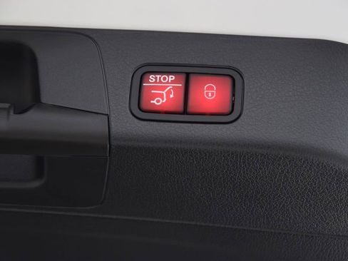 Certified 2026 Mercedes-Benz GLB 250 image 30