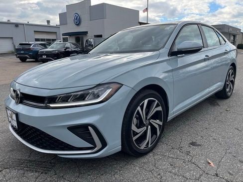 Certified 2025 Volkswagen Jetta SEL image 1