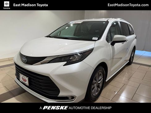 Certified 2024 Toyota Sienna XLE image 1
