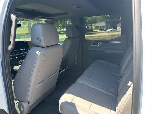 Used 2022 Chevrolet Silverado 1500 LTZ w/ LTZ Premium Package AWD/4WD image 9