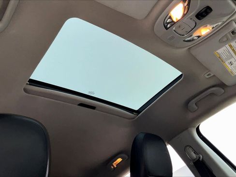 Used 2019 Jeep Compass Latitude w/ Cold Weather Group image 13