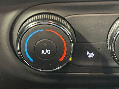 Used 2024 Chevrolet Trax RS w/ Driver Confidence Package image 27