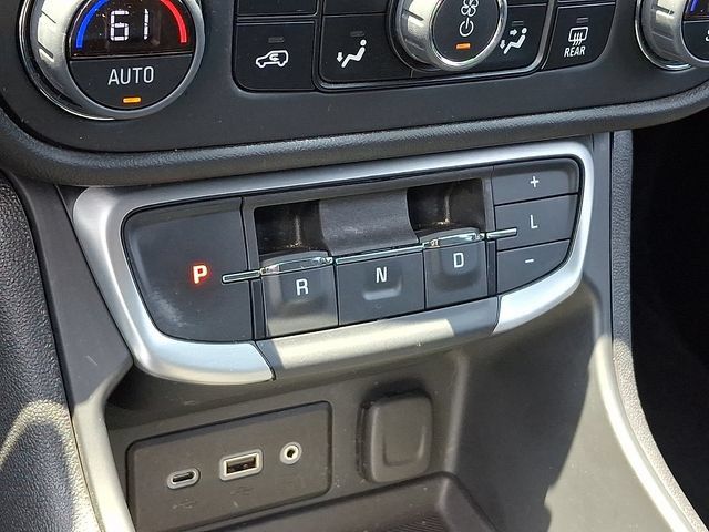 Used 2024 GMC Terrain SLE w/ Driver Convenience Package FWD image 14