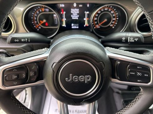 Used 2023 Jeep Gladiator Overland image 18