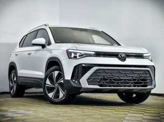 Certified 2025 Volkswagen Taos SE w/ Panoramic Sunroof Package video 1