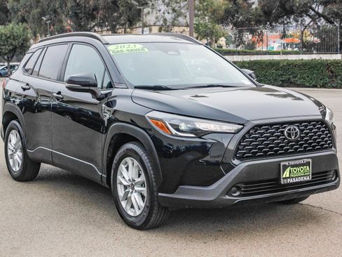 Used 2023 Toyota Corolla Cross LE image 3