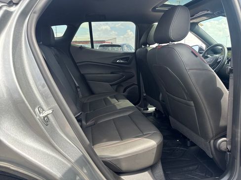 Used 2025 Chevrolet Trax RS w/ Sunroof Package FWD image 14