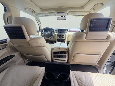 Used 2013 Lexus LX 570 4WD w/ Luxury Pkg image 34