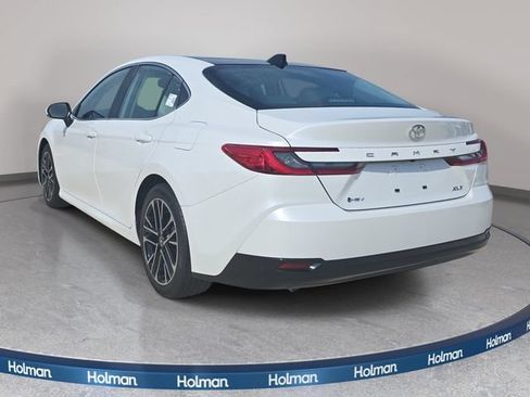 Used 2025 Toyota Camry XLE FWD image 8