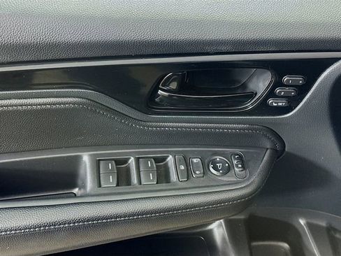 Certified 2023 Honda Odyssey Touring image 24