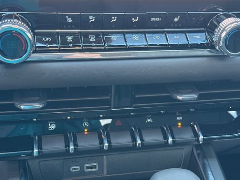 New 2025 GMC Canyon Elevation w/ Convenience Package image 21