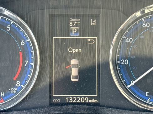 Used 2017 Toyota Corolla SE w/ Carpet Mat Package (TMS) FWD image 17