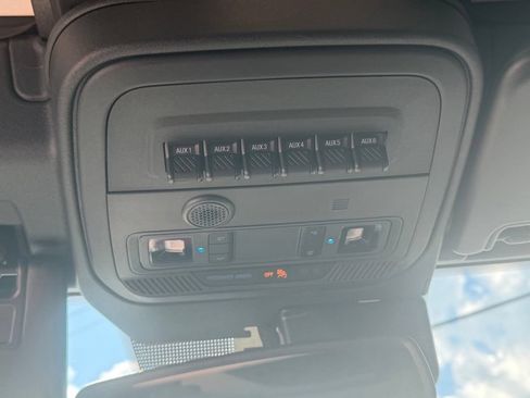 Used 2024 Ford Bronco Wildtrak AWD/4WD image 30