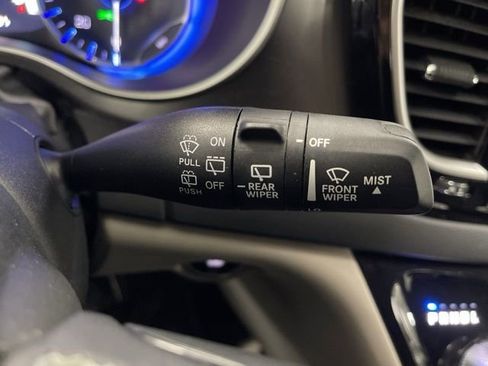 Used 2023 Chrysler Pacifica Touring-L image 41