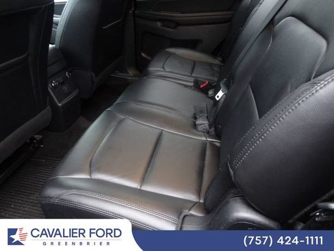 Used 2016 Ford Explorer XLT w/ Equipment Group 202A AWD/4WD image 13