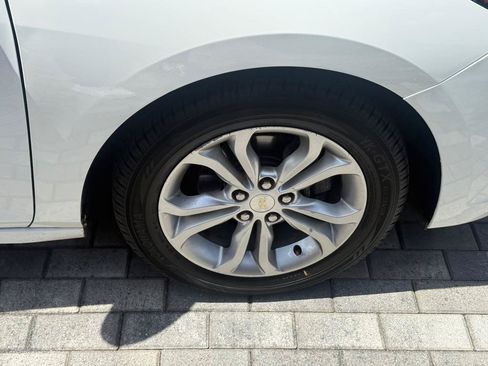 Used 2019 Chevrolet Cruze LT w/ LT True North Edition FWD image 27
