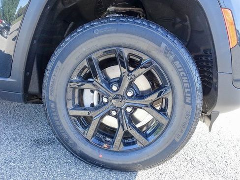 New 2025 Jeep Grand Cherokee Altitude image 15