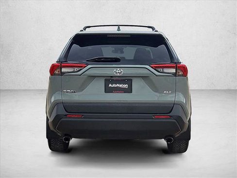 Used 2020 Toyota RAV4 XLE w/ Convenience Package image 7