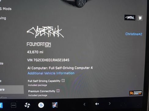 Used 2024 Tesla Cybertruck AWD Crew Cab image 19