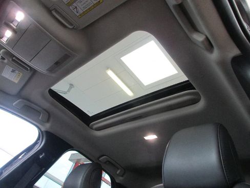 Used 2024 MAZDA CX-30 AWD 2.5 S w/ Premium Package image 6