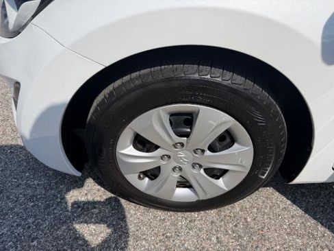 Used 2016 Hyundai Elantra SE FWD image 11