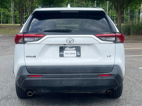 Used 2020 Toyota RAV4 LE FWD image 4