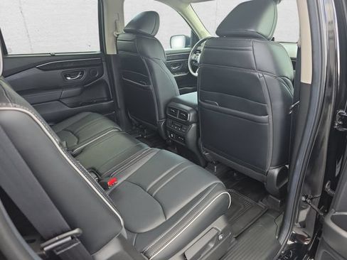 Used 2025 Honda Pilot Elite image 11