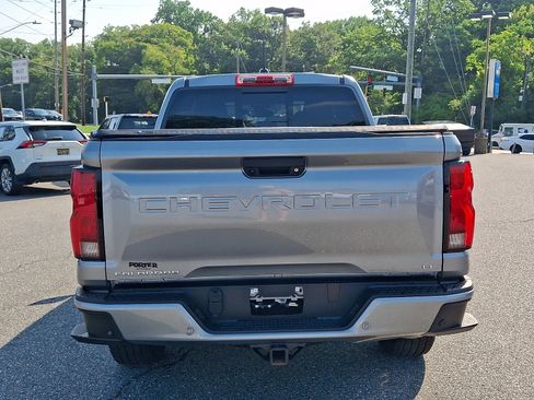 Used 2024 Chevrolet Colorado LT w/ LT Convenience Package III RWD image 5