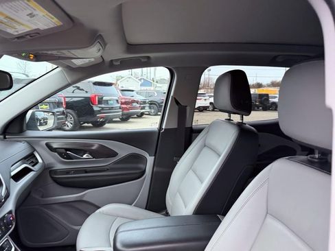 Used 2022 GMC Terrain SLT image 13