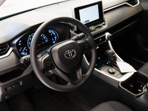 Used 2025 Toyota RAV4 XLE image 3