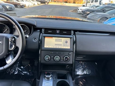 Used 2019 Land Rover Discovery SE image 16