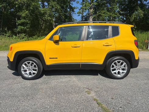 Used 2016 Jeep Renegade Latitude AWD/4WD image 2