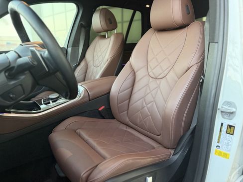 Used 2024 BMW X5 sDrive40i w/ Premium Package image 11