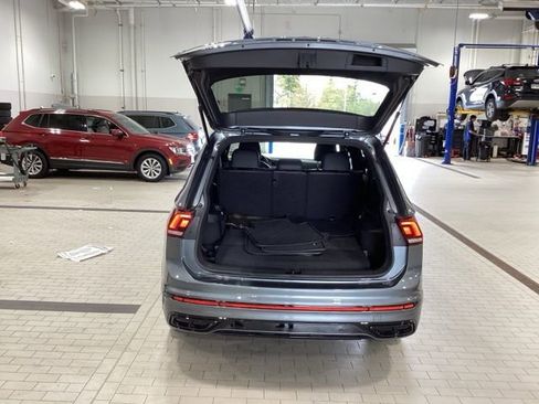 Certified 2023 Volkswagen Tiguan SE R-Line FWD image 15