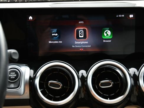Used 2022 Mercedes-Benz GLB 250 w/ Premium Package image 18