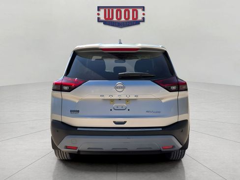 Used 2023 Nissan Rogue SV image 3