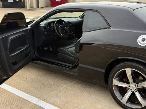Used 2014 Dodge Challenger R/T RWD image 8