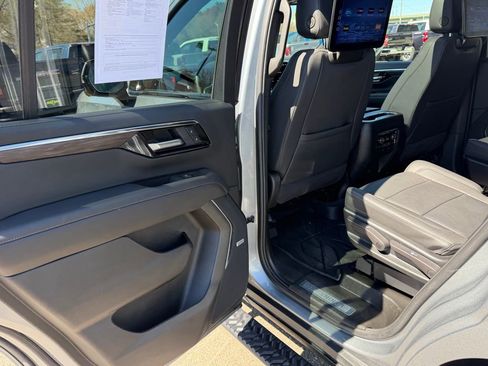 Used 2025 Chevrolet Tahoe Z71 w/ Z71 Off-Road Package AWD/4WD image 15