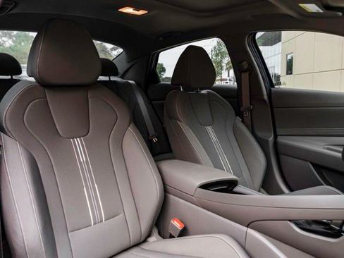 Used 2024 Hyundai Elantra SEL w/ Convenience Package image 28