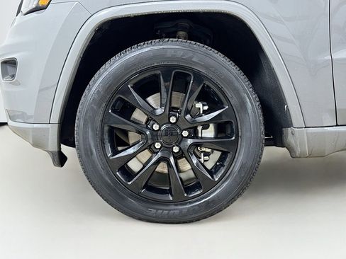 Certified 2021 Jeep Grand Cherokee Laredo X image 27