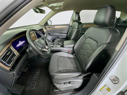 Used 2024 Volkswagen Atlas SE image 13