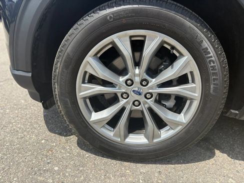 Used 2023 Ford Explorer XLT w/ Equipment Group 202A AWD/4WD image 40