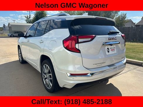 Used 2023 GMC Terrain Denali w/ Denali Premium Package AWD/4WD image 4