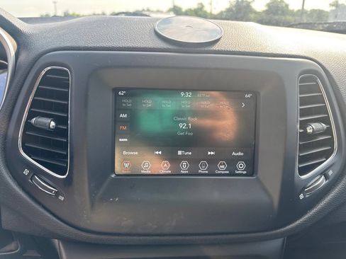 Used 2020 Jeep Compass Latitude AWD/4WD image 8