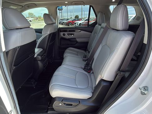 Used 2024 Honda Pilot Touring image 15
