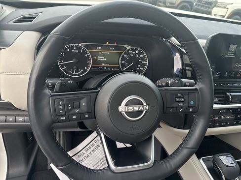 Used 2023 Nissan Pathfinder SL w/ SL Premium Package AWD/4WD image 16