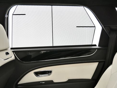 Used 2023 Bentley Bentayga AWD/4WD image 31